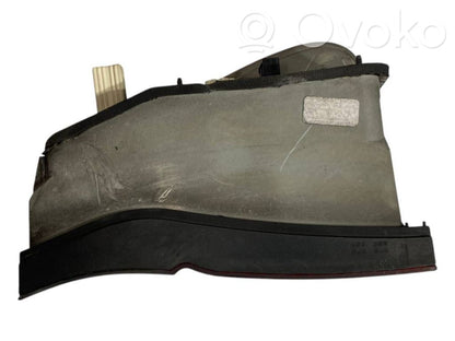 Задний фонарь в кузове