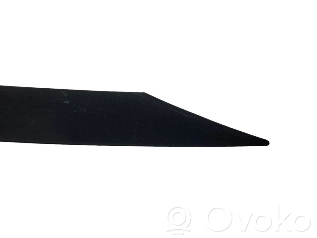 (C) statņa dekoratīvā apdare