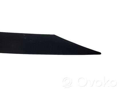 (C) statņa dekoratīvā apdare