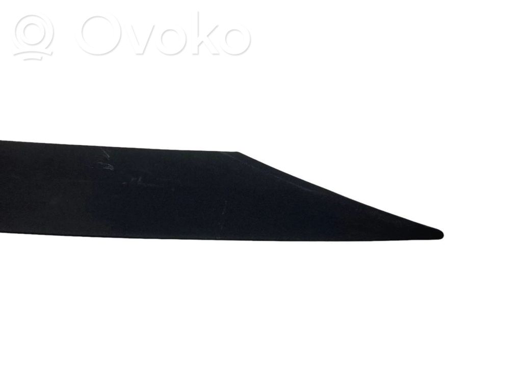 (C) statņa dekoratīvā apdare