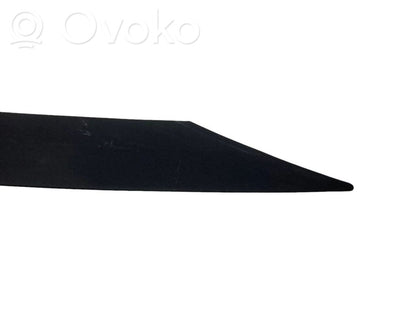 (C) statņa dekoratīvā apdare