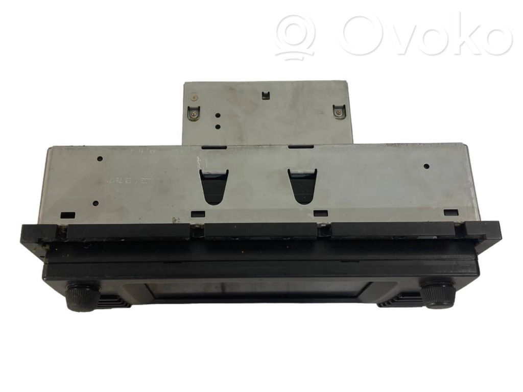 Radio / CD/DVD atskaņotājs / navigācija