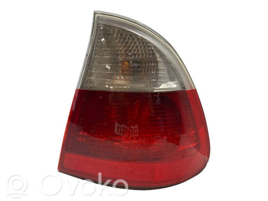 Задний фонарь в кузове