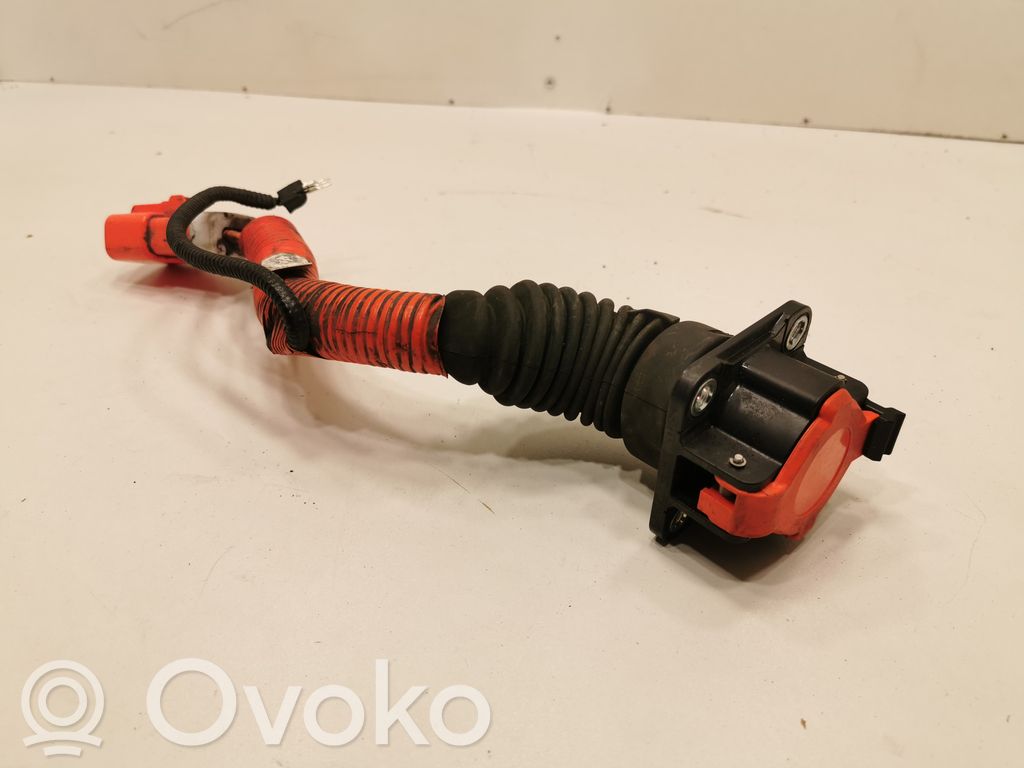 Elektriskās automašīnas uzlādes ligzda