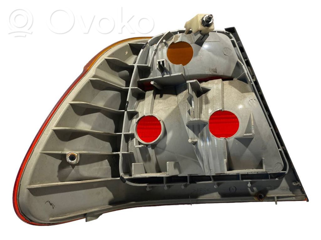 Aizmugurējais lukturis virsbūvē