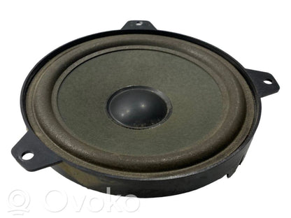 Skaļrunis (-i) priekšējās durvīs