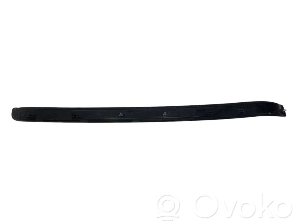 Priekšējā sliekšņa dekoratīvā apdare (iekšējā)