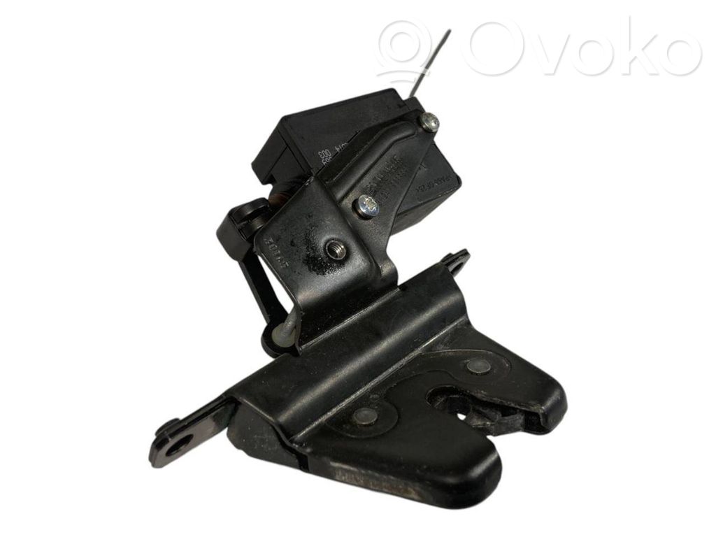 Aizmugurējā pārsega slēdzene