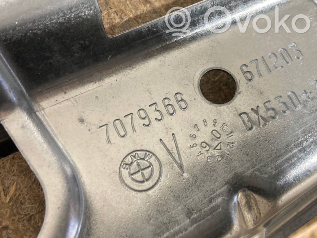 Apšuvums aizmugurējām durvīm