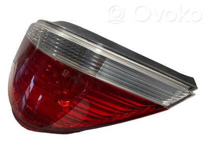 Задний фонарь в кузове