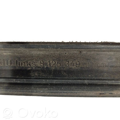 Priekšpusē durvju dekoratīvā apdare (moldings)