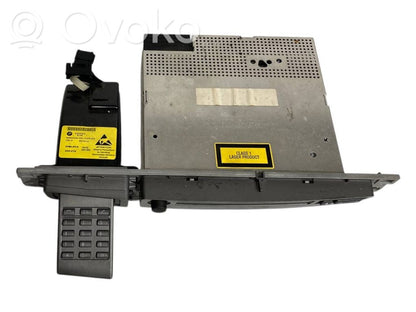 Radio / CD/DVD atskaņotājs / navigācija