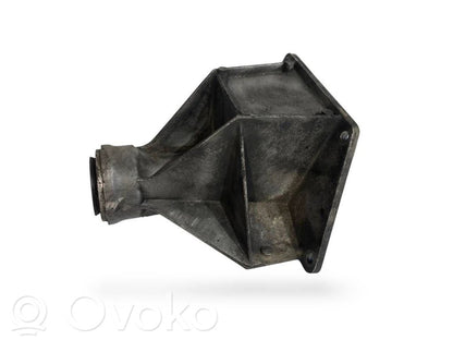 Pusass sakabes gultņa stiprinājums