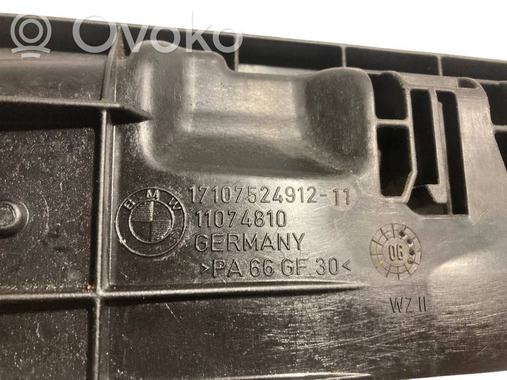 Radiator(s) holder/bracket