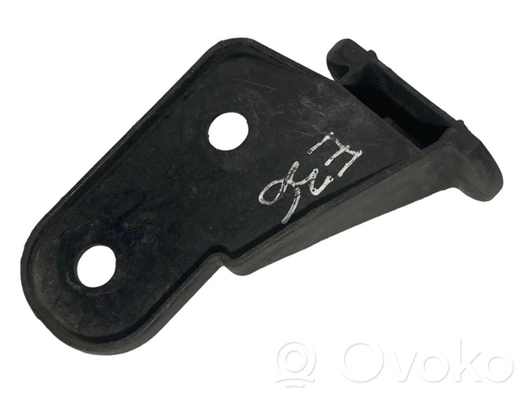 Priekšpusē bampera turētājs