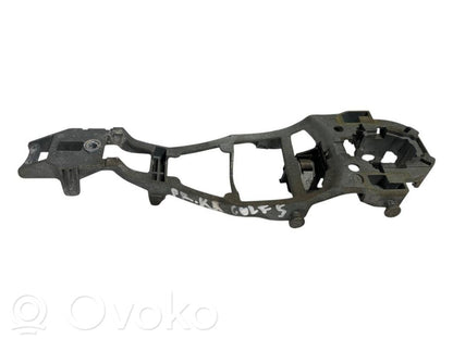 Priekšpusē turētājs / kronšteins ārējam atvēršanas rokturim