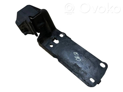 Radiator(s) holder/bracket