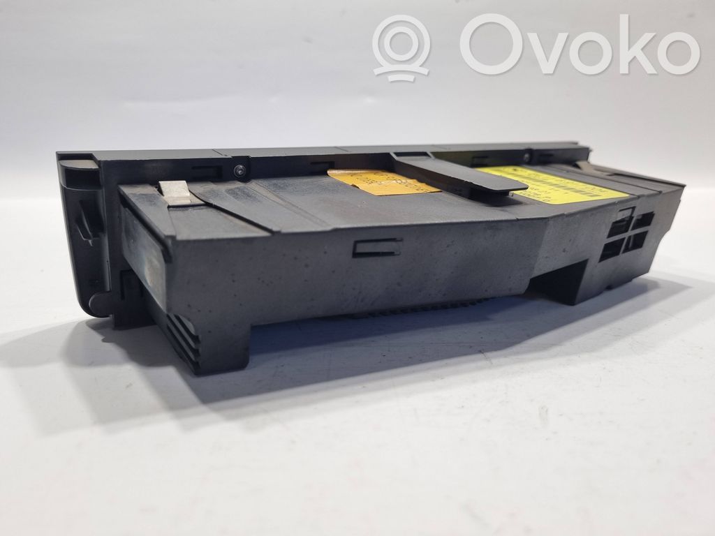 Air conditioning / climate control / interior heating control unit (in the passenger compartment)