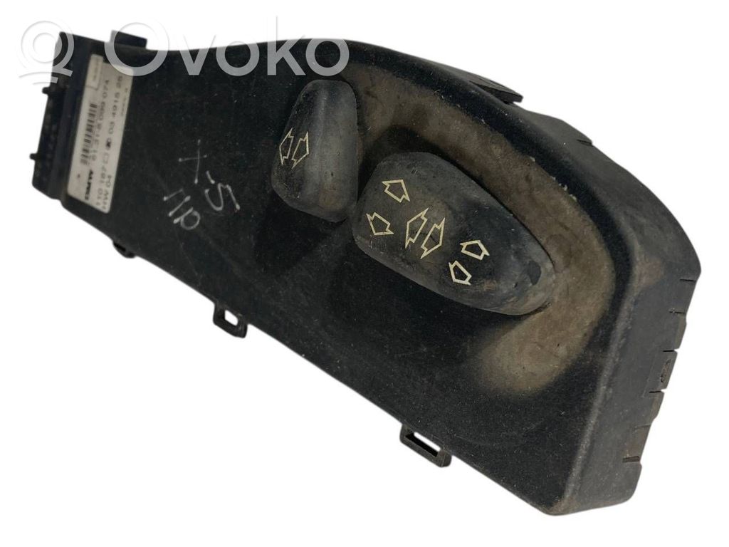 Seat adjustment switch(es)