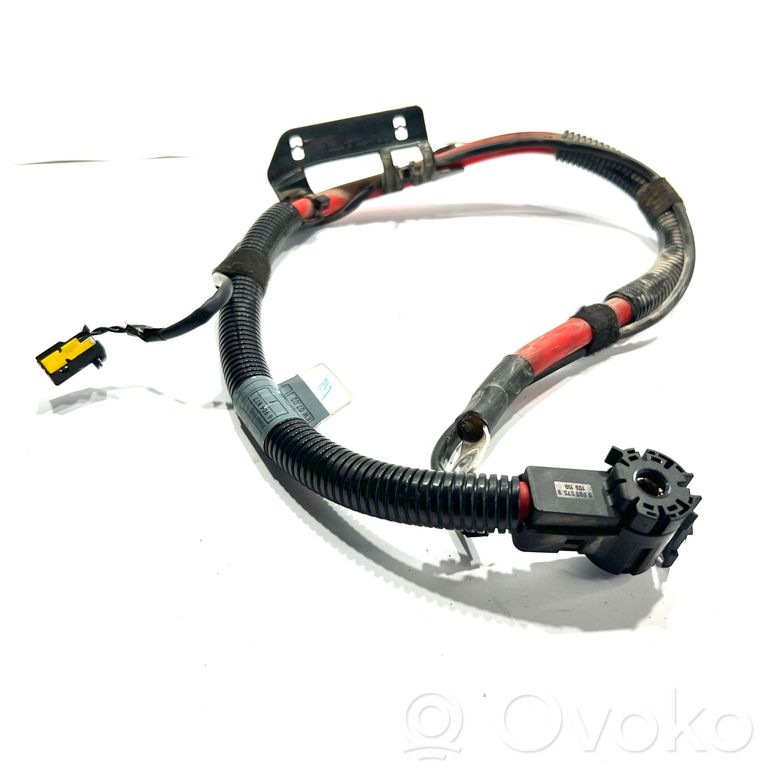 Положительный провод (аккумулятор)