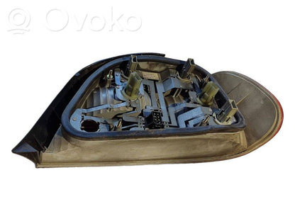 Aizmugurējais lukturis virsbūvē