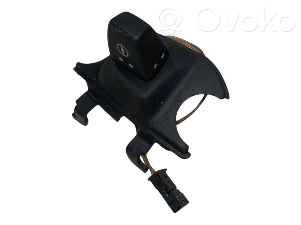 Stūres augstuma vadības slēdzis