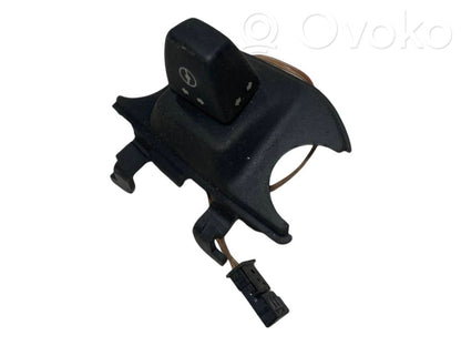 Stūres augstuma vadības slēdzis