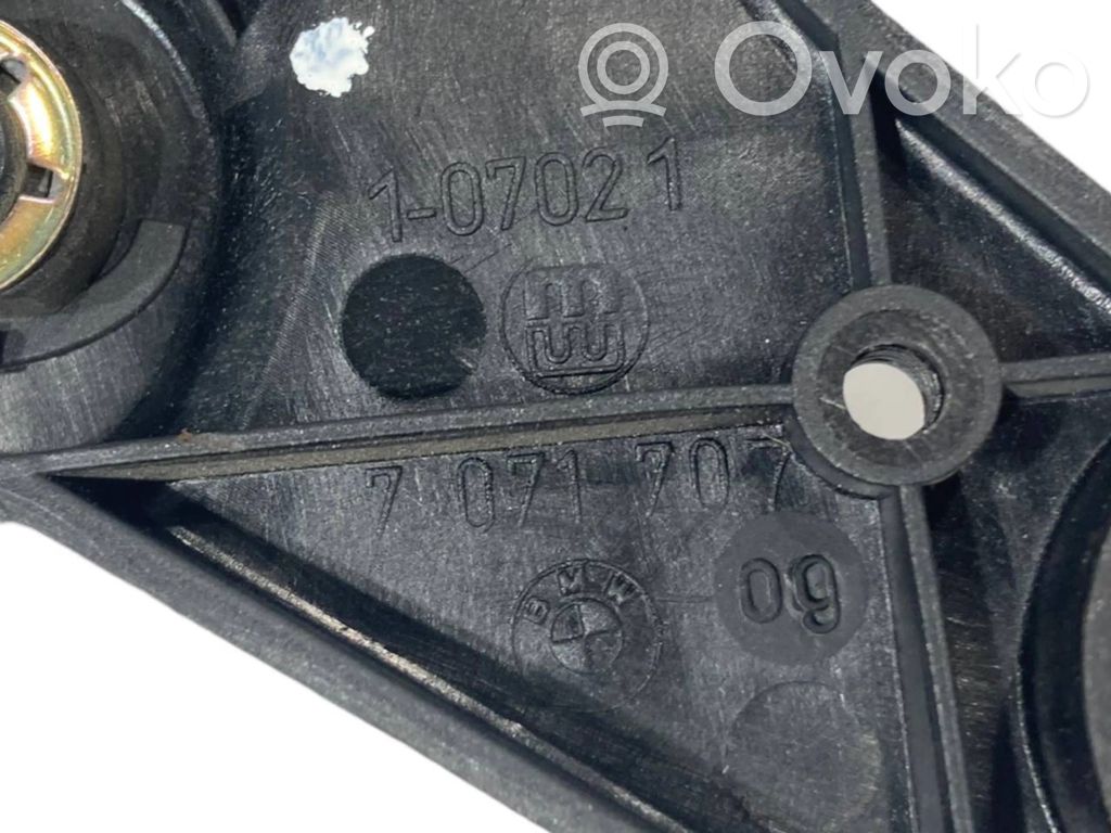 Engine hood release handle