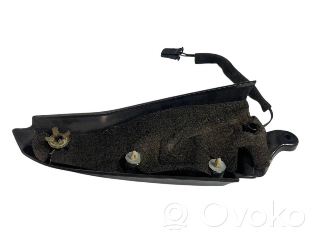 Augsto frekvenču skaļrunis (-i) priekšējās durvīs