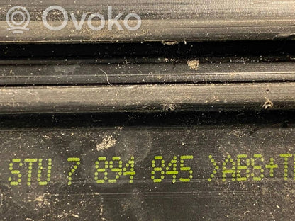 Priekšējā sliekšņa dekoratīvā apdare (iekšējā)