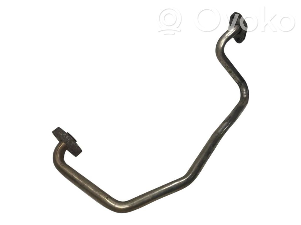 Caurulīte (-es) / šļūtene (-es)