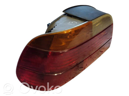 Aizmugurējais lukturis virsbūvē