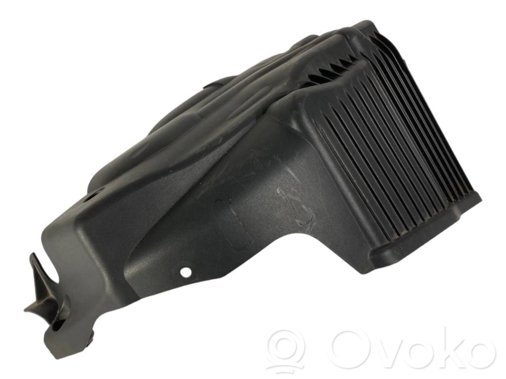 Dzinēja pārsegs (dekoratīva apdare)