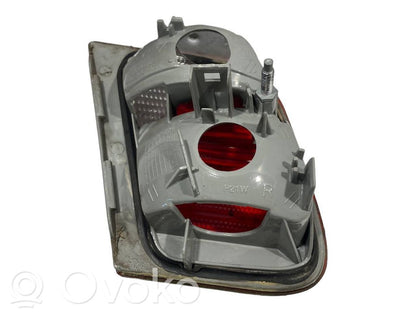 Aizmugurējais lukturis pārsegā