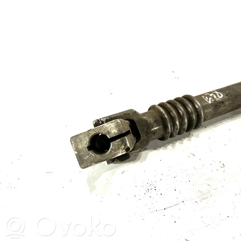 Stūresrata ass krustsavienojums