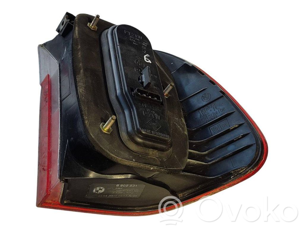 Aizmugurējais lukturis virsbūvē