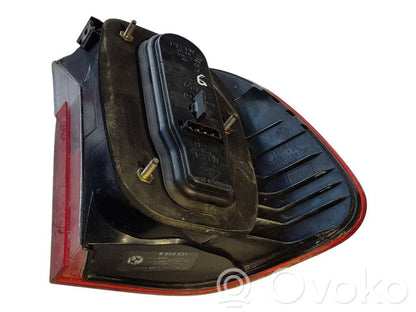 Aizmugurējais lukturis virsbūvē