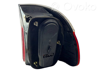 Задний фонарь в кузове