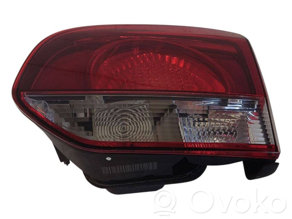 Aizmugurējais lukturis pārsegā