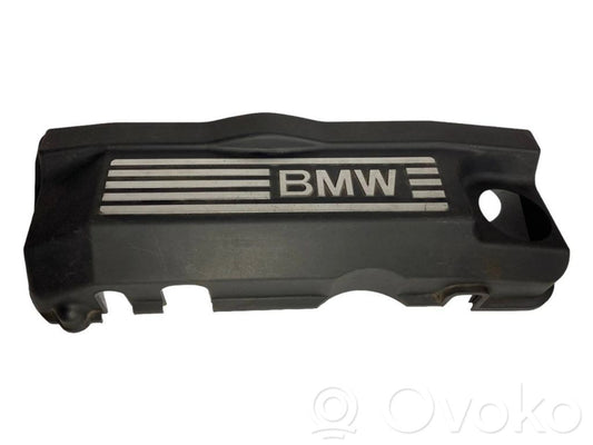 Dzinēja pārsegs (dekoratīva apdare)