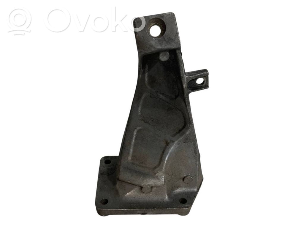 Кронштейн крепления двигателя