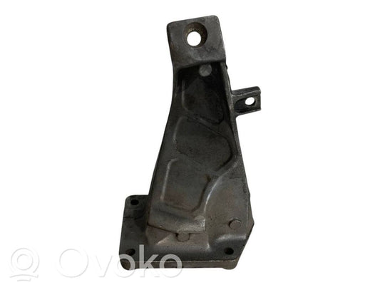 Engine mounting bracket