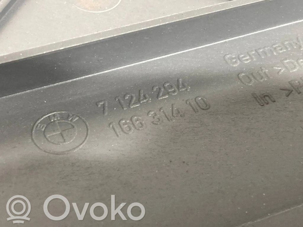 Bagāžnieka sānu apakšējās apdares panelis