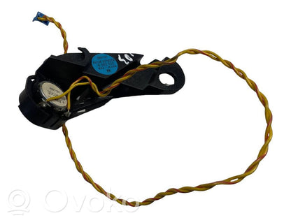 Skaļrunis (-i) priekšējās durvīs