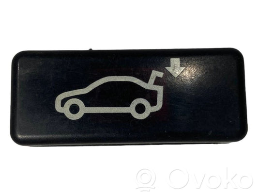 Rear door closing switch