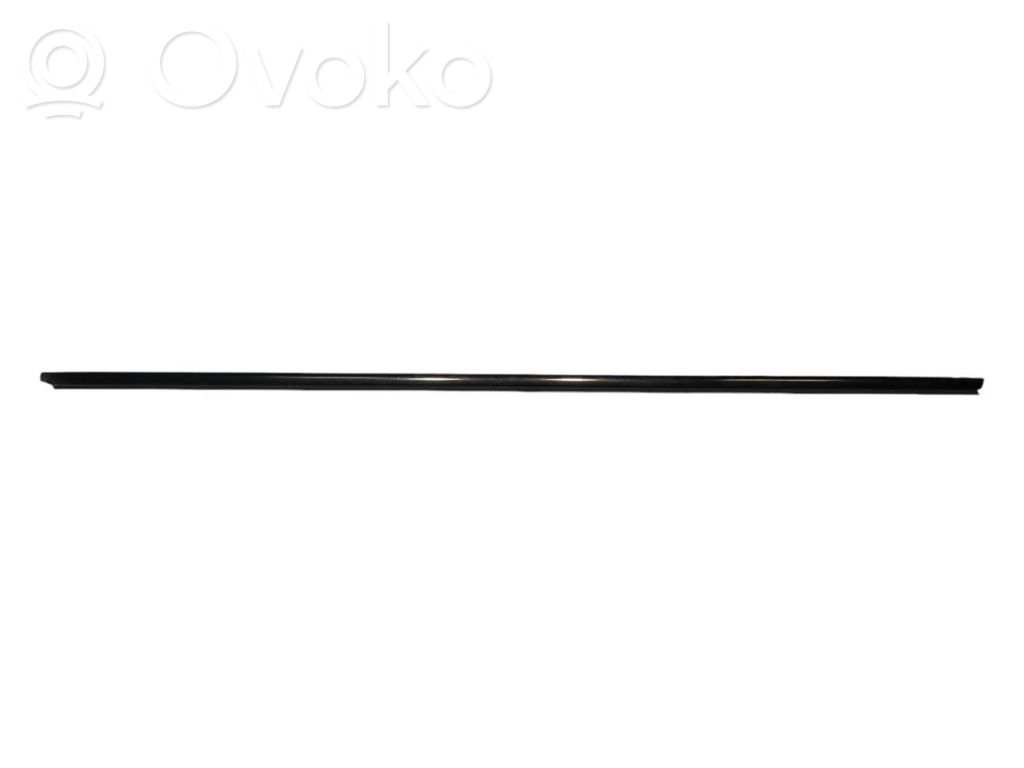 Priekšpusē durvju stikla apdare