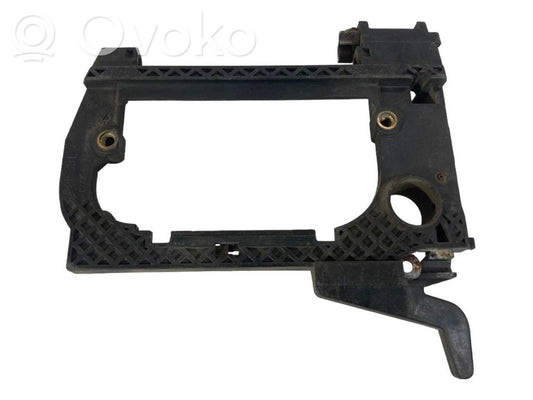 Holder/bracket for external opening handle at the front