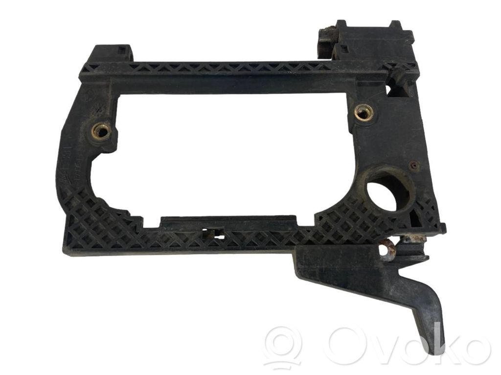 Holder/bracket for external opening handle at the front