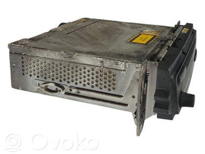 Radio / CD/DVD atskaņotājs / navigācija