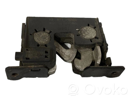 Dzinēja pārsega slēdzene